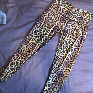 Teeki leggings, size large!